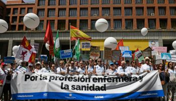 Las enfermeras salen a la calle para exigir mejores condiciones laborales