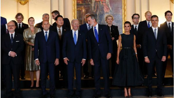 Los Reyes reciben en el Palacio Real a más de 40 jefes de Estado y de Gobierno.