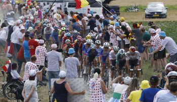 Tour de Francia. El espectáculo del 'pavés' encumbra a Pogacar y entierra a Roglic