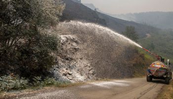 Las condiciones meteorológicas alivian algunas zonas afectadas por los incendios