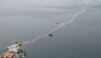 Manchas de petróleo llegan a Gibraltar mientras continúa extracción de fuel