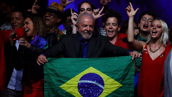 Lula da Silva vuelve a la presidencia del país tras obtener el 50,72% de los votos. Bolsonaro, por su parte, consiguió el 49,28% de los apoyos.