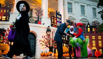 Los Biden celebran Halloween en la Casa Blanca
