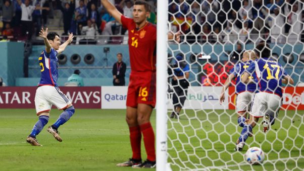 Japón remonta en cinco minutos al cuadro español (2-1), que estuvo eliminada durante 12'. Pasa como segunda por mejor diferencia de goles respecto a Aleman