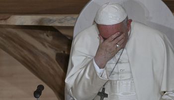 El papa Francisco anuncia que ya firmado su renuncia en caso de impedimento médico