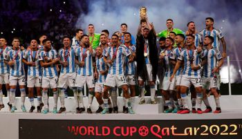 La Argentina de Messi destrona a Francia y conquista su tercer Mundial en la final más emocionante