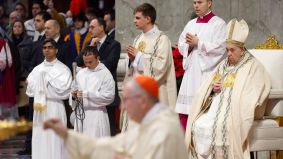 Francisco encomienda a la Virgen al papa difunto Benedicto XVI