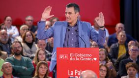 Sánchez prosigue su ofensiva electoral y anuncia ayudas directas a los agricultores