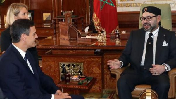 El rey marroquí planta por primera vez a un presidente del Gobierno español y emplaza al socialista a un futuro encuentro.