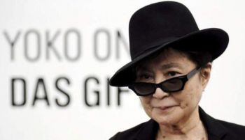 Yoko Ono, vanguardista, pacifista y viuda de Lennon, cumple 90 años