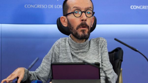 Pablo Echenique tilda de 'lamentable e incomprensible' que su contraparte en el Gobierno prefiera al PP para modificar la controvertida norma.
