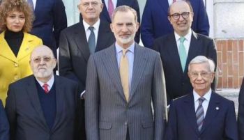 Felipe VI se reúne con Tezanos y anteriores presidentes del CIS