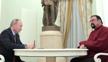 Putin concede la Orden de la Amistad al actor Steven Seagal