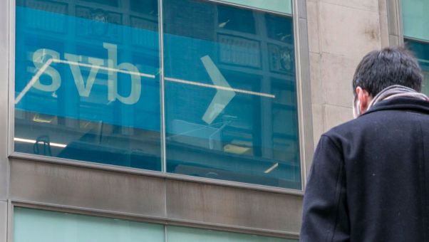 La banca española pierde un 7,6% y arrastra al Ibex a su mayor caída desde junio de 2022.