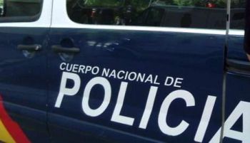 Un hombre mata a otro clavándole destornilladores en un piso de Vallecas