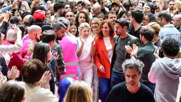 La vicepresidenta segunda presenta su proyecto político arropada por Íñigo Errejón, Ada Colau, Alberto Garzón o Joan Ribó, pero sin Podemos.