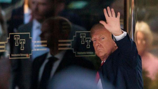 El expresidente estadounidense llega a Nueva York para escuchar los cargos de los que se le acusa por el presunto soborno a la actriz porno Stormy Daniels.