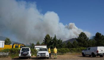 El retorno de los evacuados por incendio de Las Hurdes sigue con dependientes y mayores