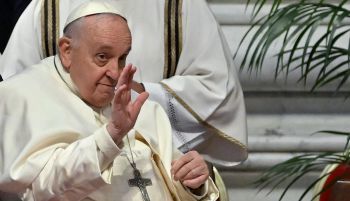 El Papa, operado sin complicaciones de una hernia abdominal