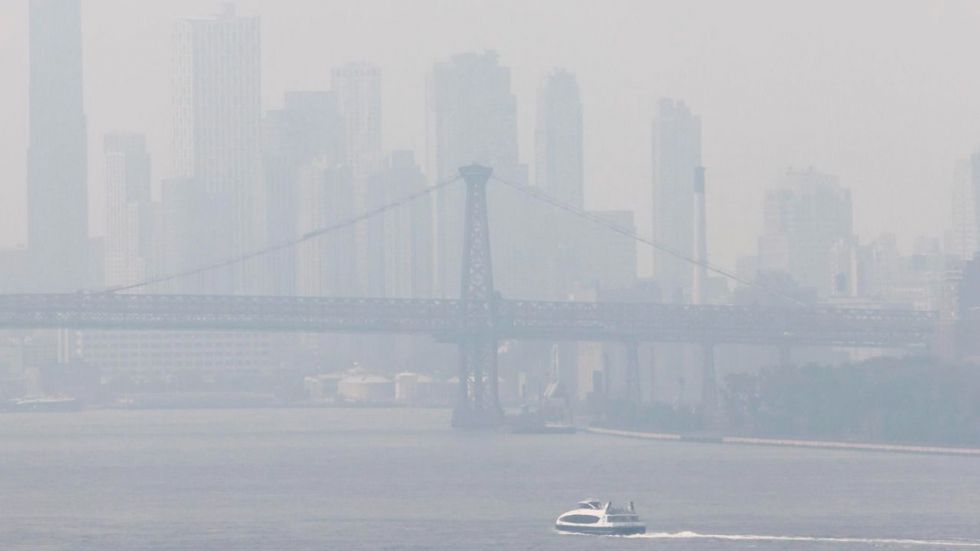 El humo asfixia el noreste de EEUU con millones de ciudadanos en alerta por el aire