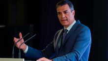 Sánchez insufla el miedo a la derecha: peligran los fondos europeos y habrá sanciones