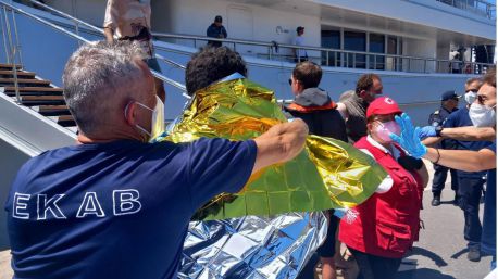 Al menos 79 migrantes muertos en el naufragio de un pesquero en el mar Jónico