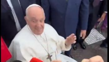 El Papa recibe el alta tras ser operado de una hernia abdominal