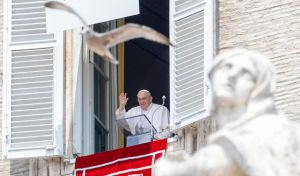 El Papa reaparece tras su ingreso agradeciendo el afecto