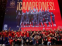 España celebra por todo lo alto su primera Nations League: 'Es la primera piedra'