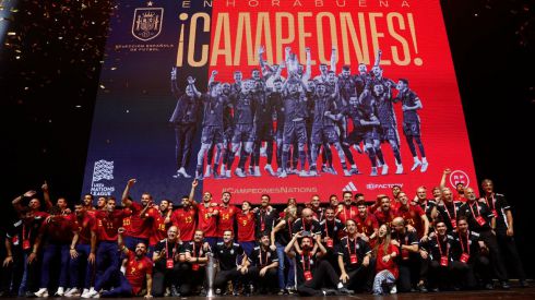 España celebra por todo lo alto su primera Nations League: 'Es la primera piedra'