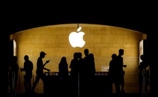 Apple logra un nuevo récord en Bolsa y se queda al borde de los 3 billones de capitalización