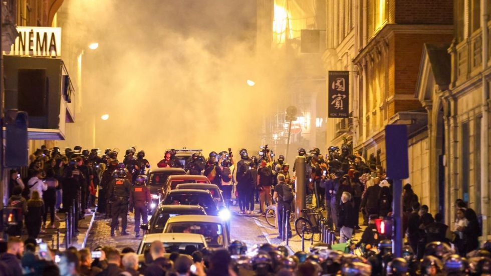 Macron festeja una noche 'más calmada': 'sólo' hubo 719 detenidos y 45 policías heridos