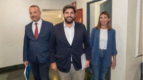 Negociación en Murcia: Vox insiste en entrar en el Gobierno y el PP quiere su abstención