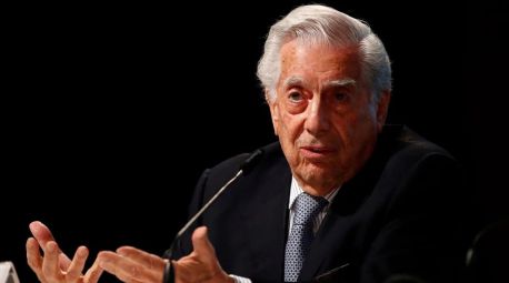 Mario Vargas Llosa, hospitalizado por segunda vez por covid-19 desde el sábado
