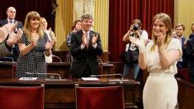 Marga Prohens, investida como nueva presidenta de Baleares con la abstención de Vox