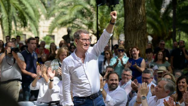 En el PSOE no se atreven a ensalzar la actuación del presidente del Gobierno y se limitan a criticar al líder de los populares.