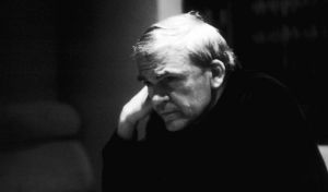 Milan Kundera fallece en Francia, donde huyó de los desmanes del comunismo