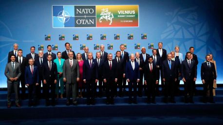 La OTAN trata de calmar a Zelenski: 'Se invitará a Ucrania cuando cumpla las condiciones'