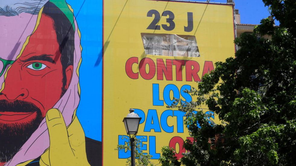 La Junta Electoral ordena retirar parte de una lona en Madrid contra los 'pactos del odio'
