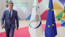 Sánchez abandona la cumbre UE-CELAC para asistir a un mitin del PSOE en Huesca