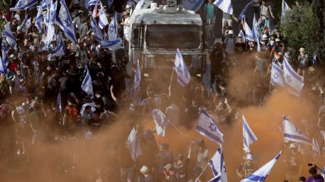 Netanyahu anota su primer triunfo de la reforma judicial e ignora las protestas