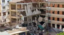 Muere un trabajador bajo los escombros al derrumbarse un colegio de Logroño en obras