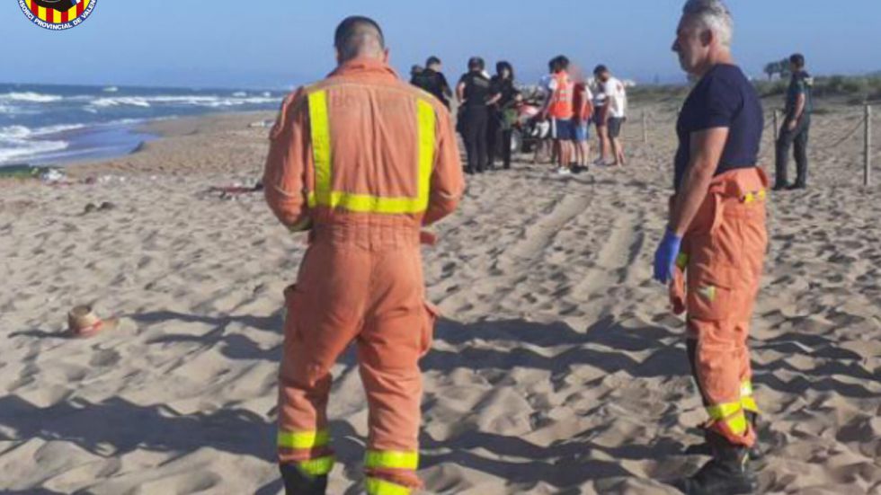 Mueren tres bañistas ahogados en la playa de Tavernes de la Valldigna