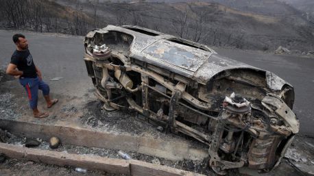 Al menos 34 muertos en los incendios forestales del noreste de Argelia