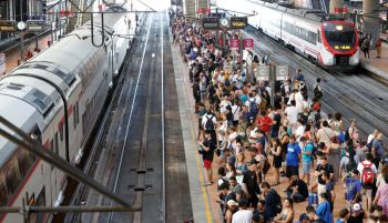 Un fallo de Adif provoca retrasos y retenciones en la red de Cercanías de Madrid