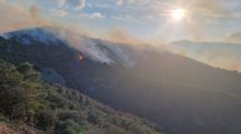 Un incendio en Portbou afecta ya a 200 hectáreas y provoca los primeros desalojos