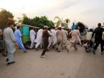 Un tren descarrila en Pakistán y deja al menos 15 muertos