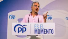 Bendodo defiende un gobierno monocolor del PP frente al de 24 partidos del PSOE
