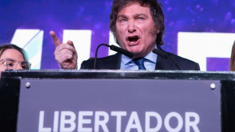 Golpe al peronismo: el populista liberal Milei vence en las primarias argentinas