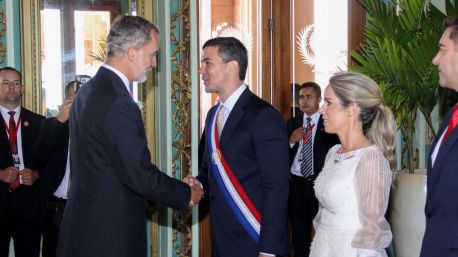 El economista Santiago Peña toma posesión como presidente de Paraguay